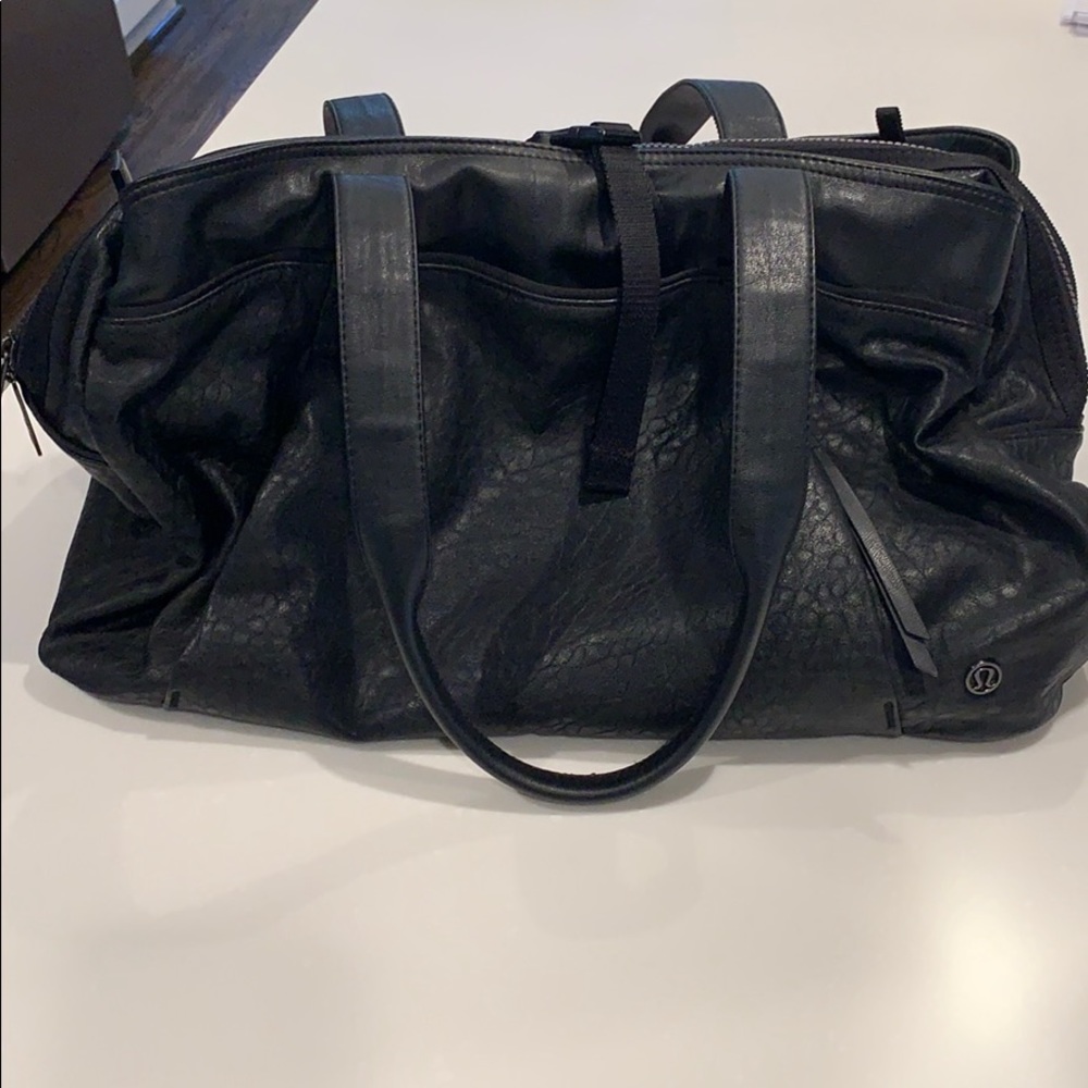 Super cute excellent condition lululemon bag